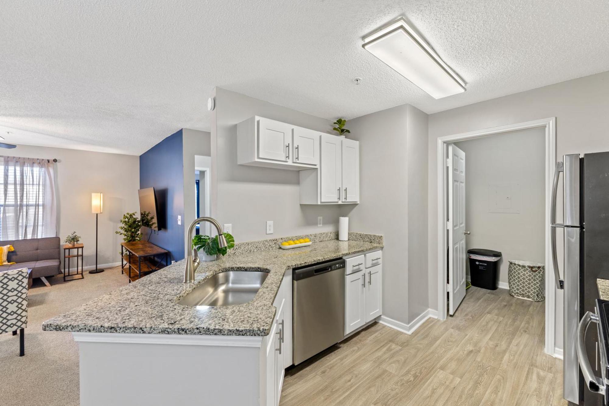 Cozy 2br Steps From Uga & Downtown Ga *