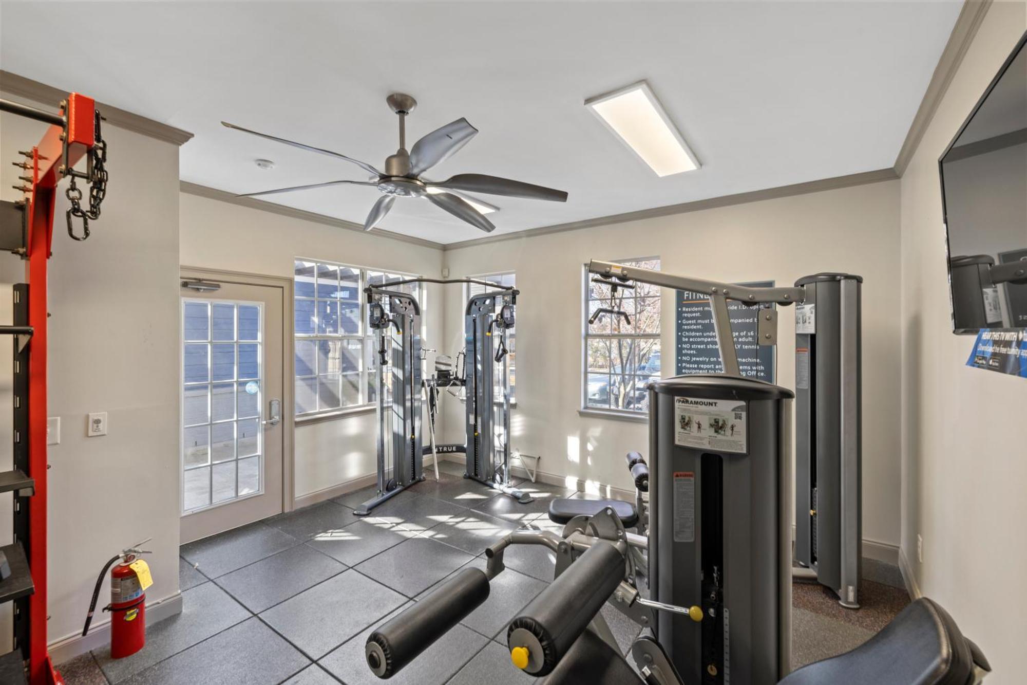 Cozy 2br Steps From Uga & Downtown Ga Apartment
