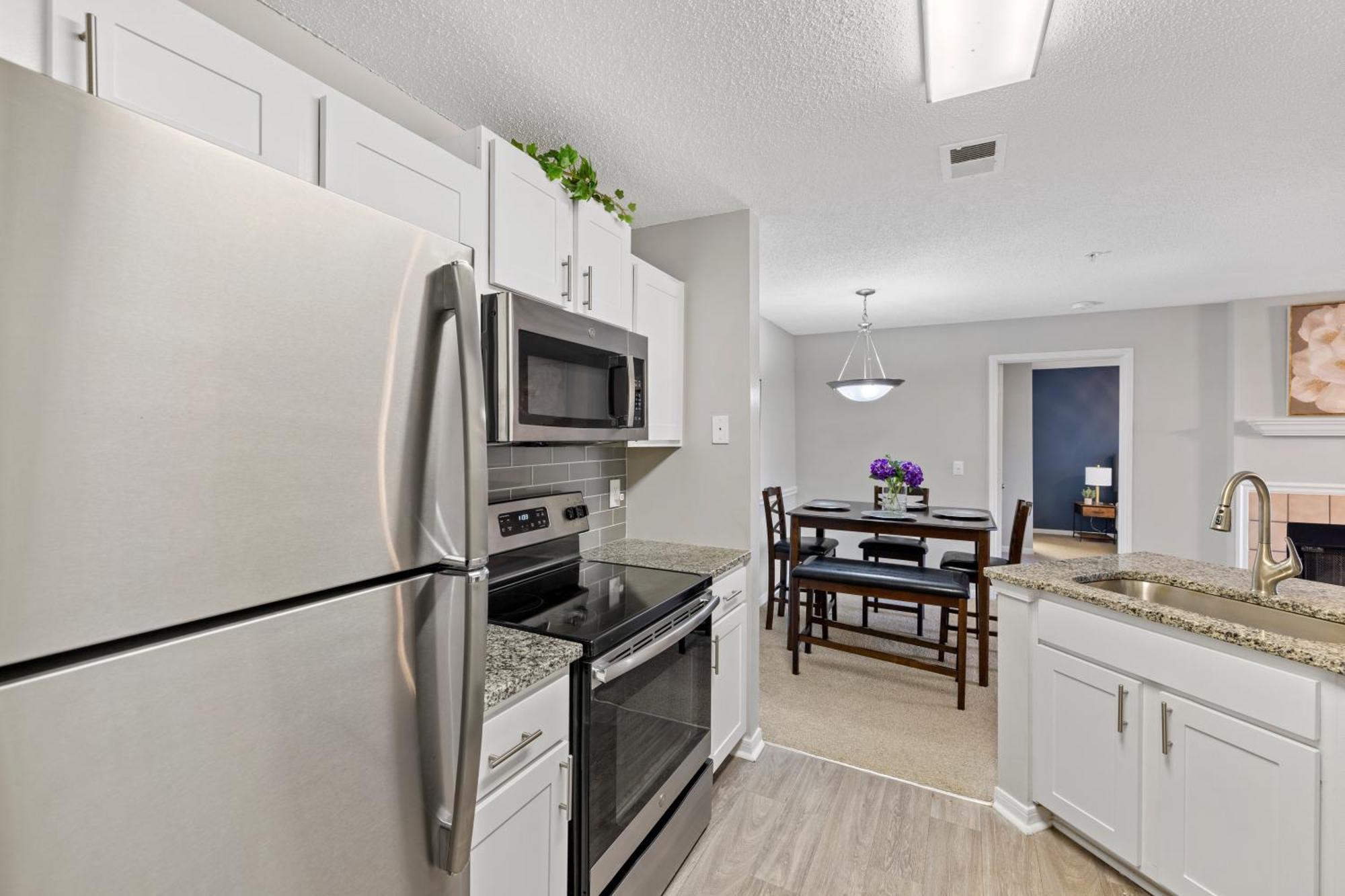 Cozy 2br Steps From Uga & Downtown Ga *