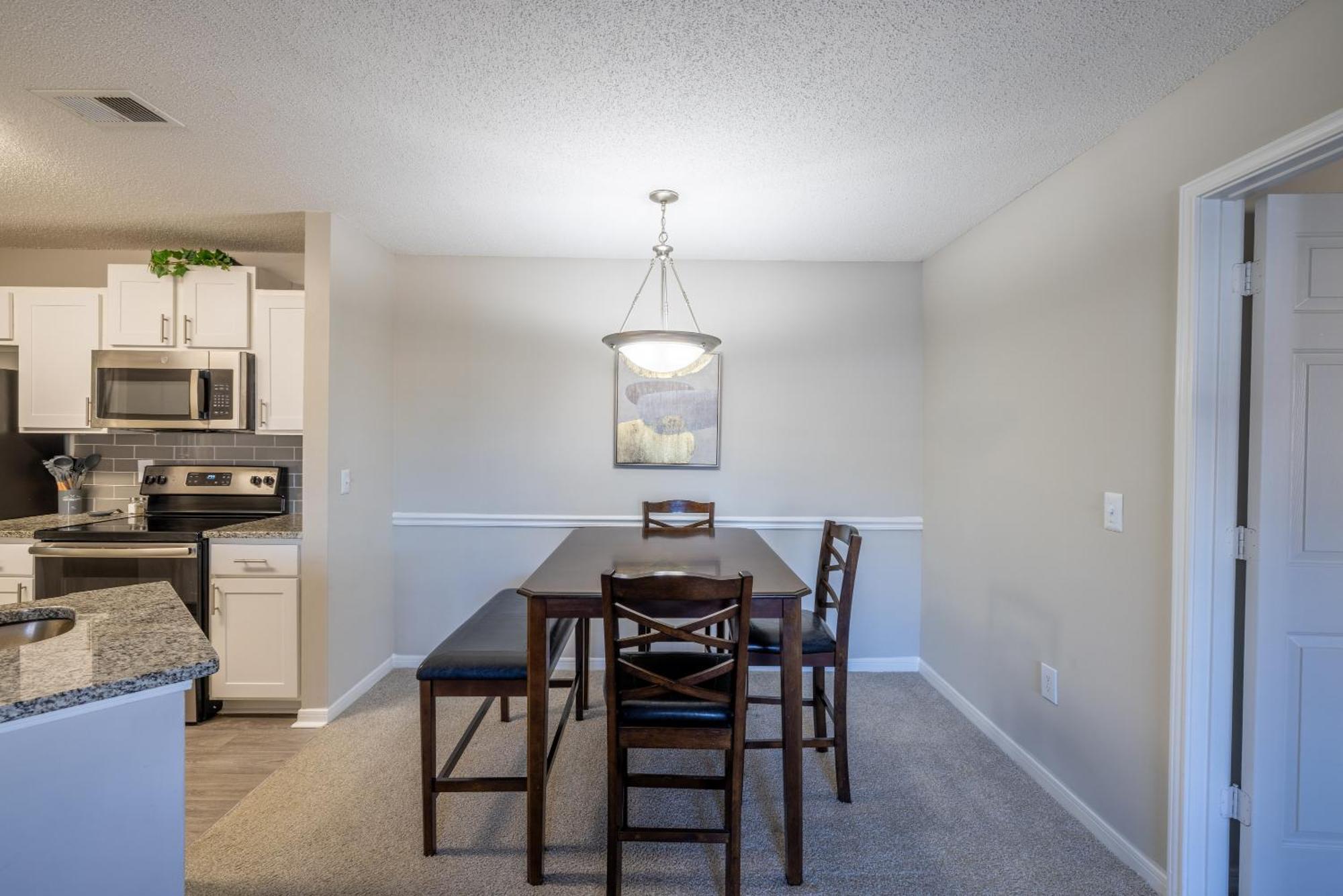 Apartment Cozy 2br Steps From Uga & Downtown Ga