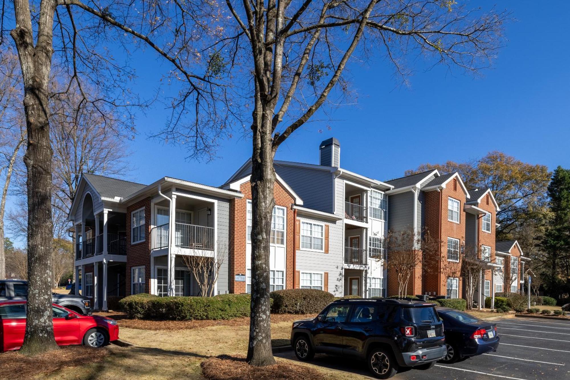 Cozy 2br Steps From Uga & Downtown Ga Apartment *