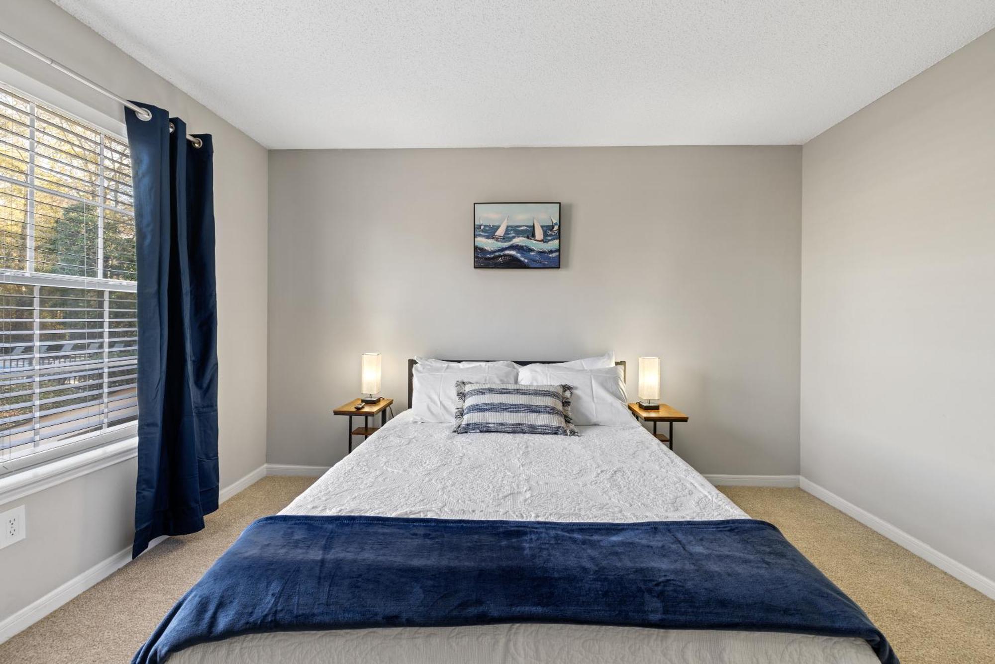 Cozy 2br Steps From Uga & Downtown Ga Apartment *