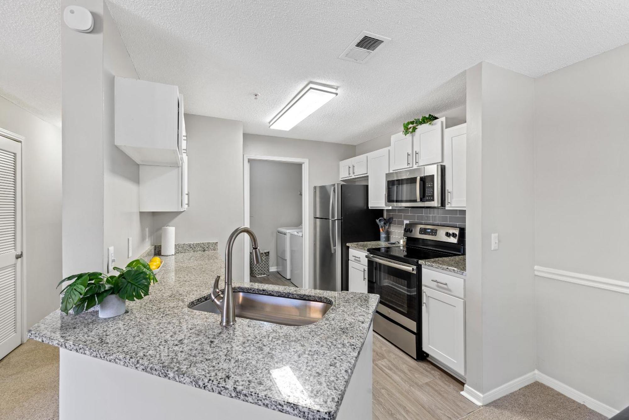 Cozy 2br Steps From Uga & Downtown Ga *