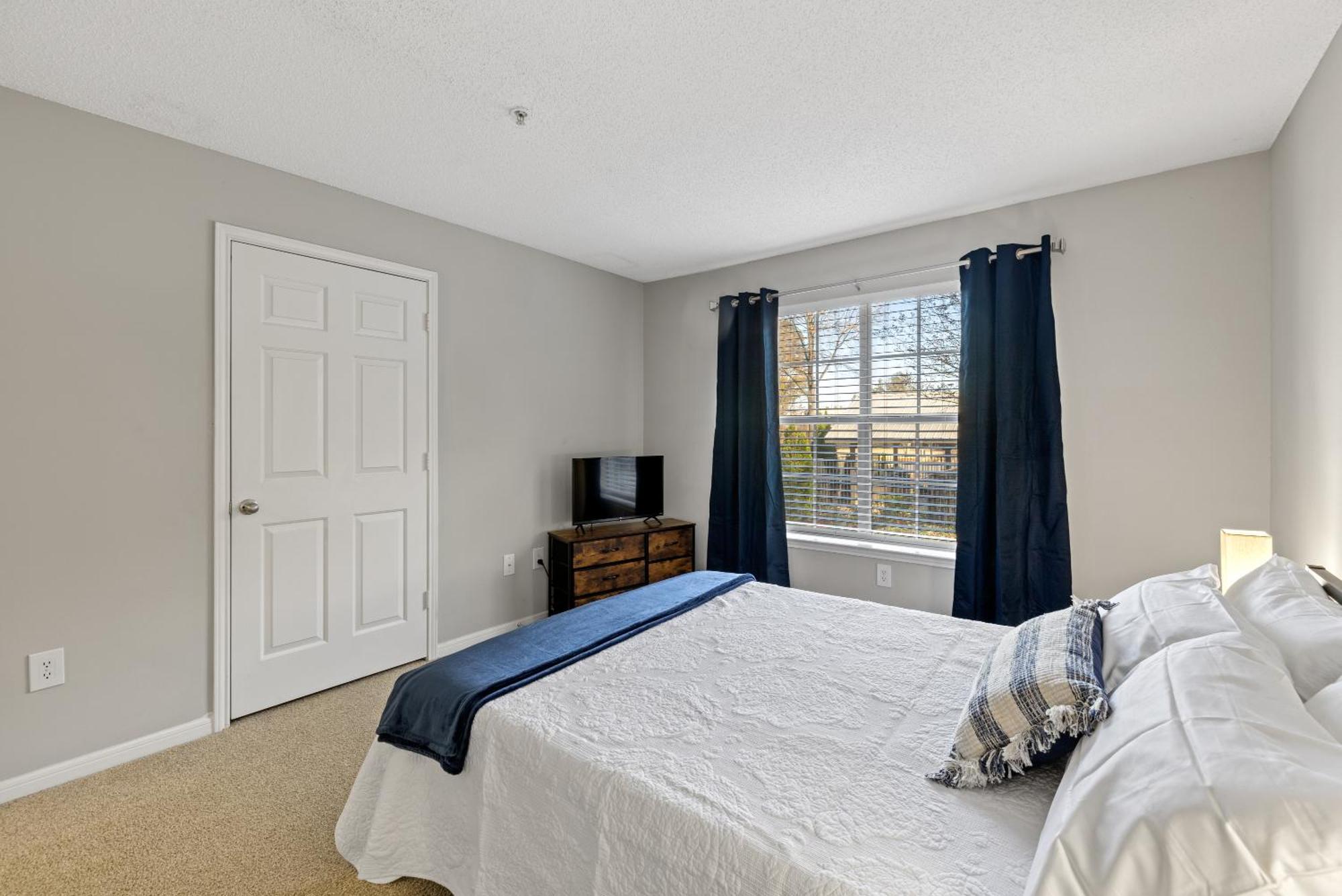 Apartment Cozy 2br Steps From Uga & Downtown Ga *